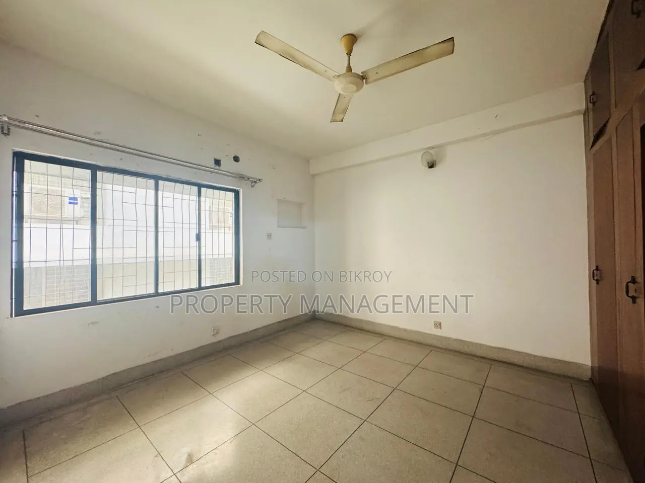 Office for rent 2500 sft nice apartment and good location