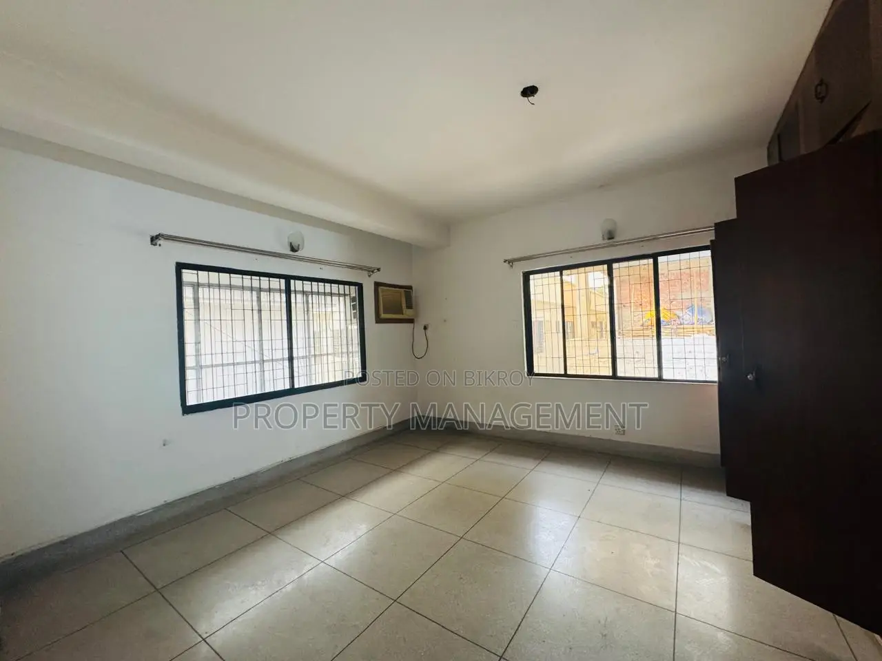 Office for rent 2500 sft nice apartment and good location