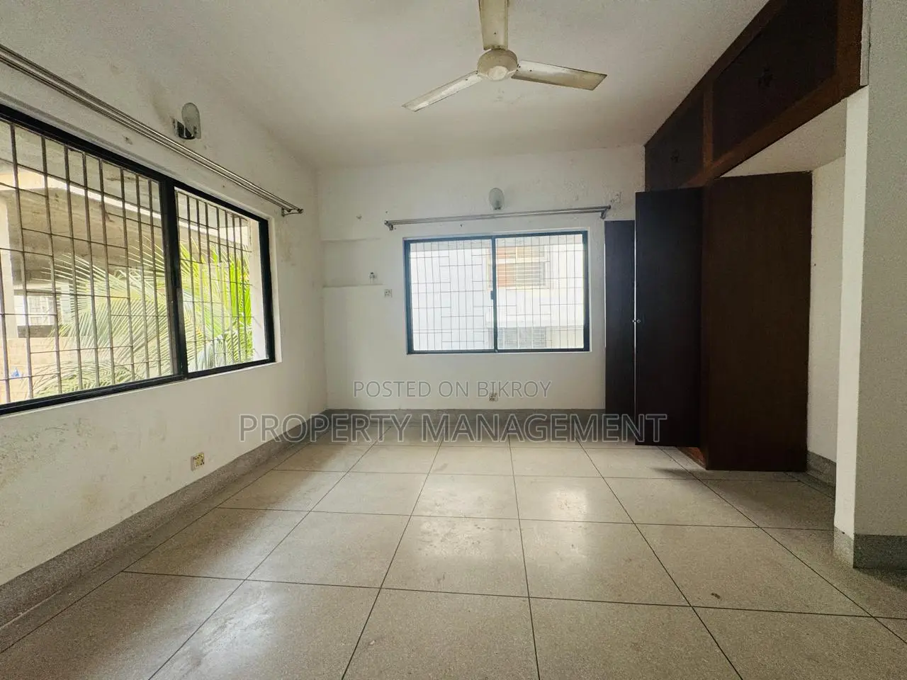Office for rent 2500 sft nice apartment and good location