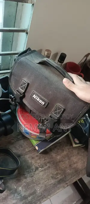 ২টি ব্যাটারিসহ ক্যামেরা বিক্রির জন্য