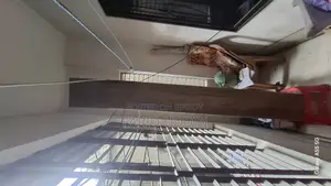 একটি বেঞ্চ বিক্রি করা হবে