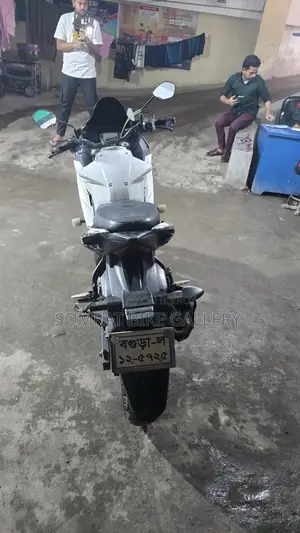 Suzuki Gixxer SF . 2014