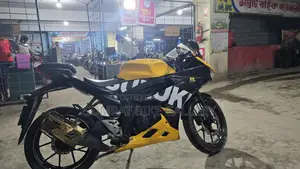 Suzuki GSX . 2020