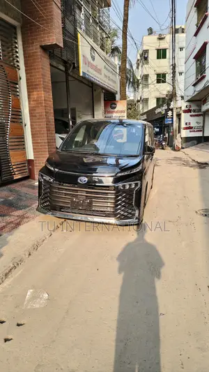 Toyota Voxy HYBRID 2023