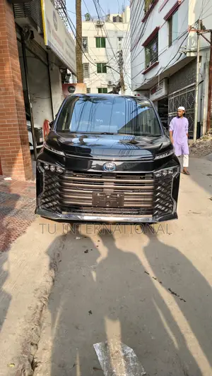 Toyota Voxy HYBRID 2023