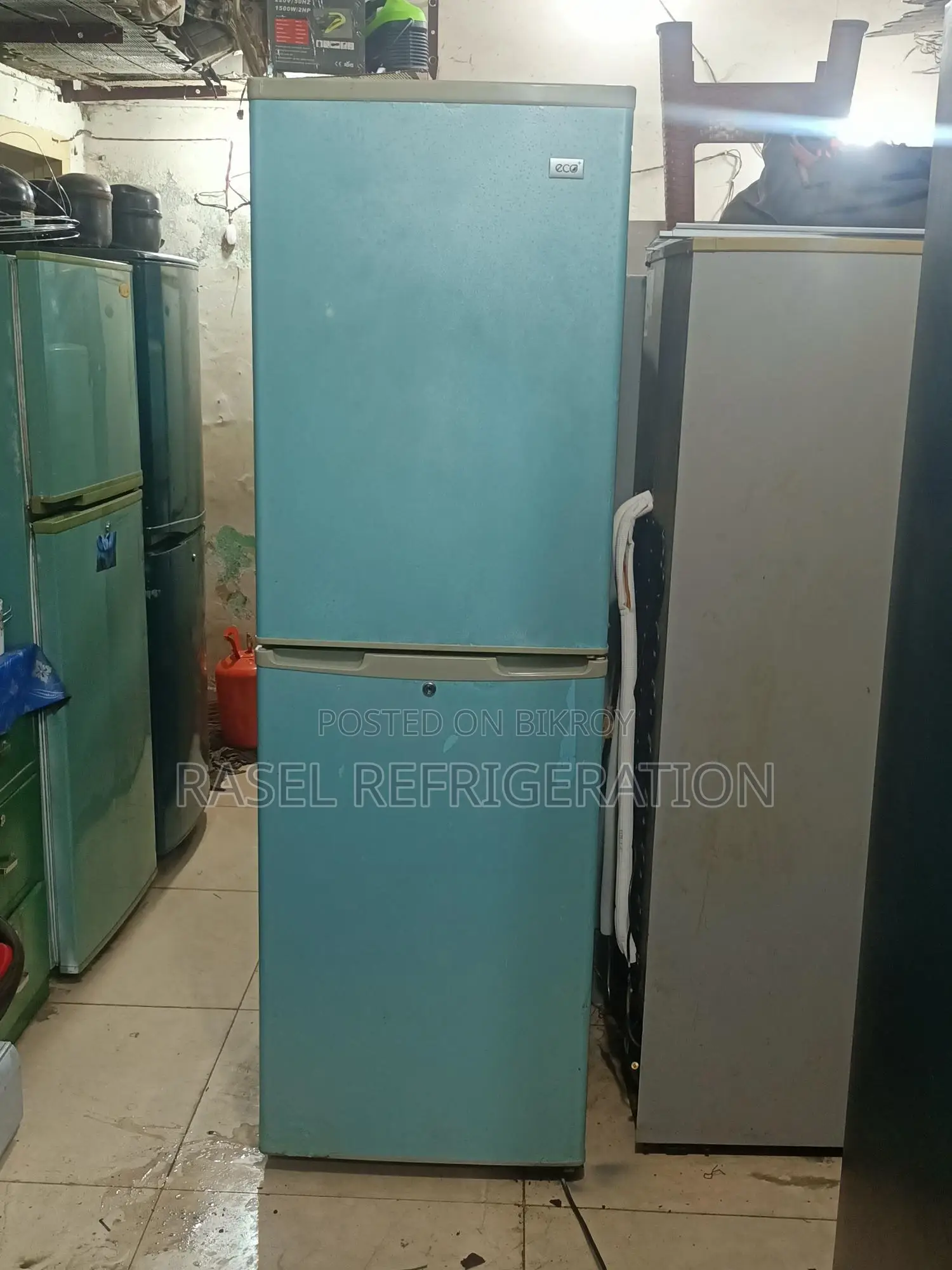 350 Liter running LG refrigerator for sale. 1-month compressor warranty.