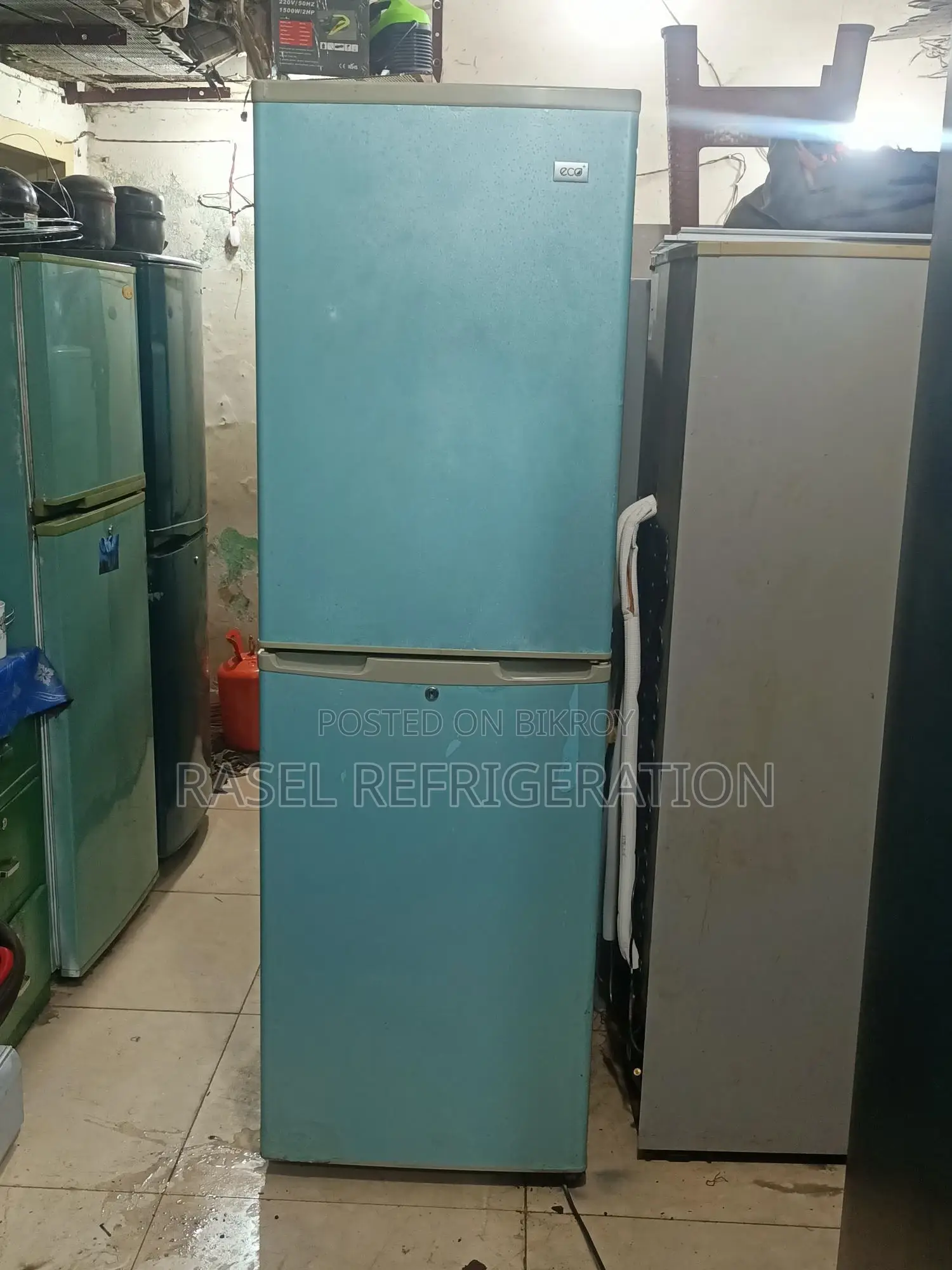 350 Liter running LG refrigerator for sale. 1-month compressor warranty.