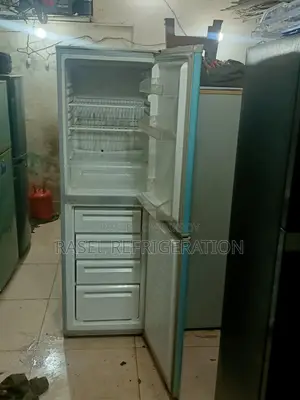 350 Liter running LG refrigerator for sale. 1-month compressor warranty.
