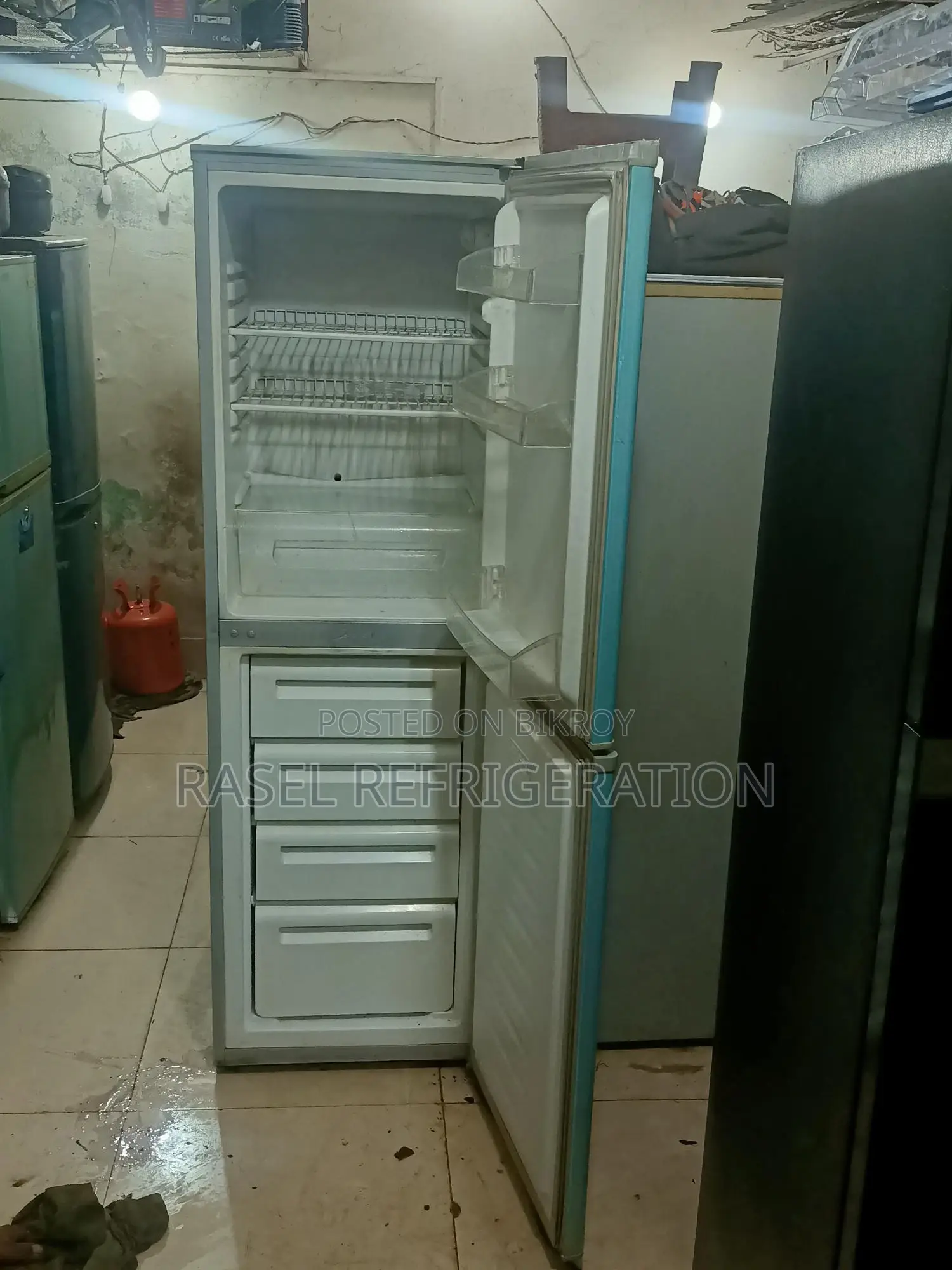 350 Liter running LG refrigerator for sale. 1-month compressor warranty.
