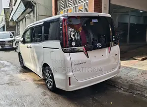 Toyota Esquire GI PREMIUM. 2020