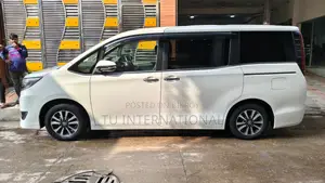 Toyota Esquire GI PREMIUM. 2020