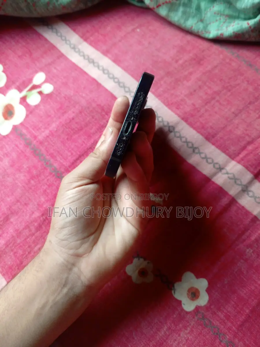 Apple iPhone 12 (Used)