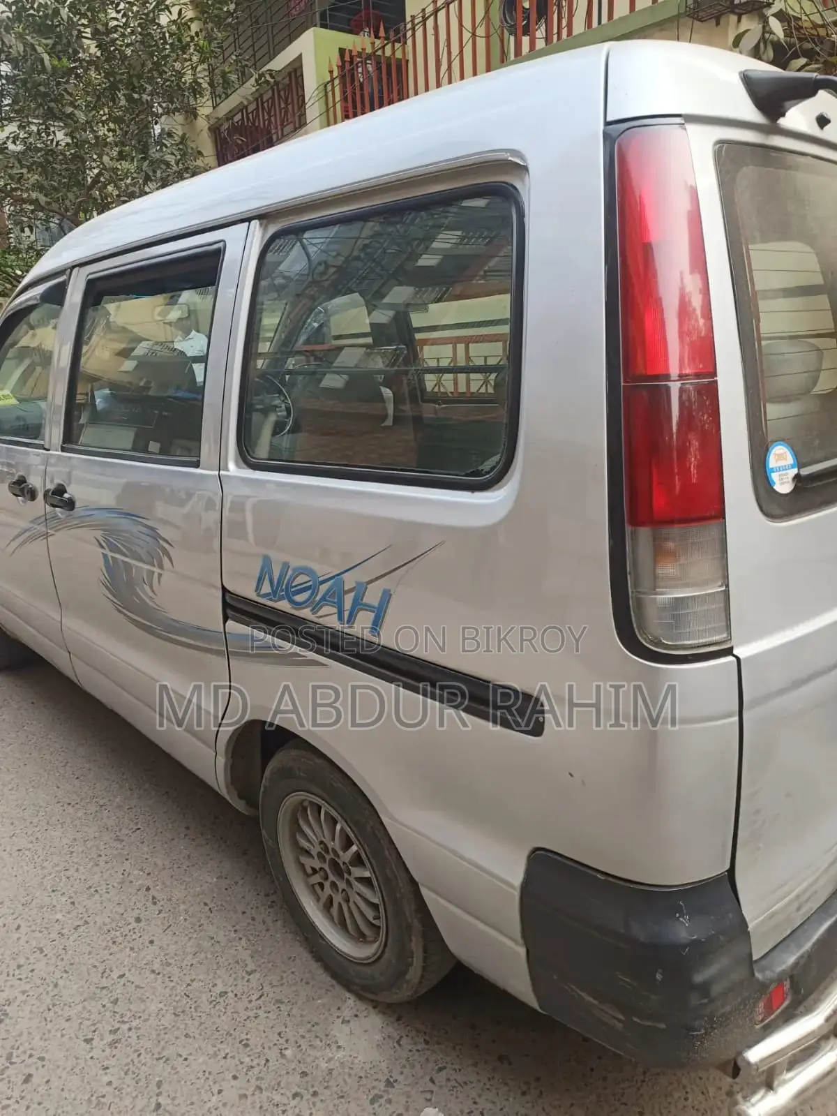 Toyota Noah 2006