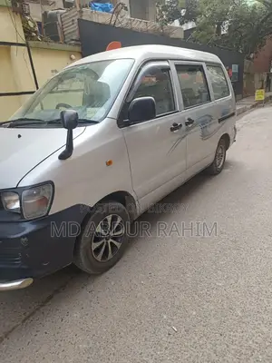 Toyota Noah 2006