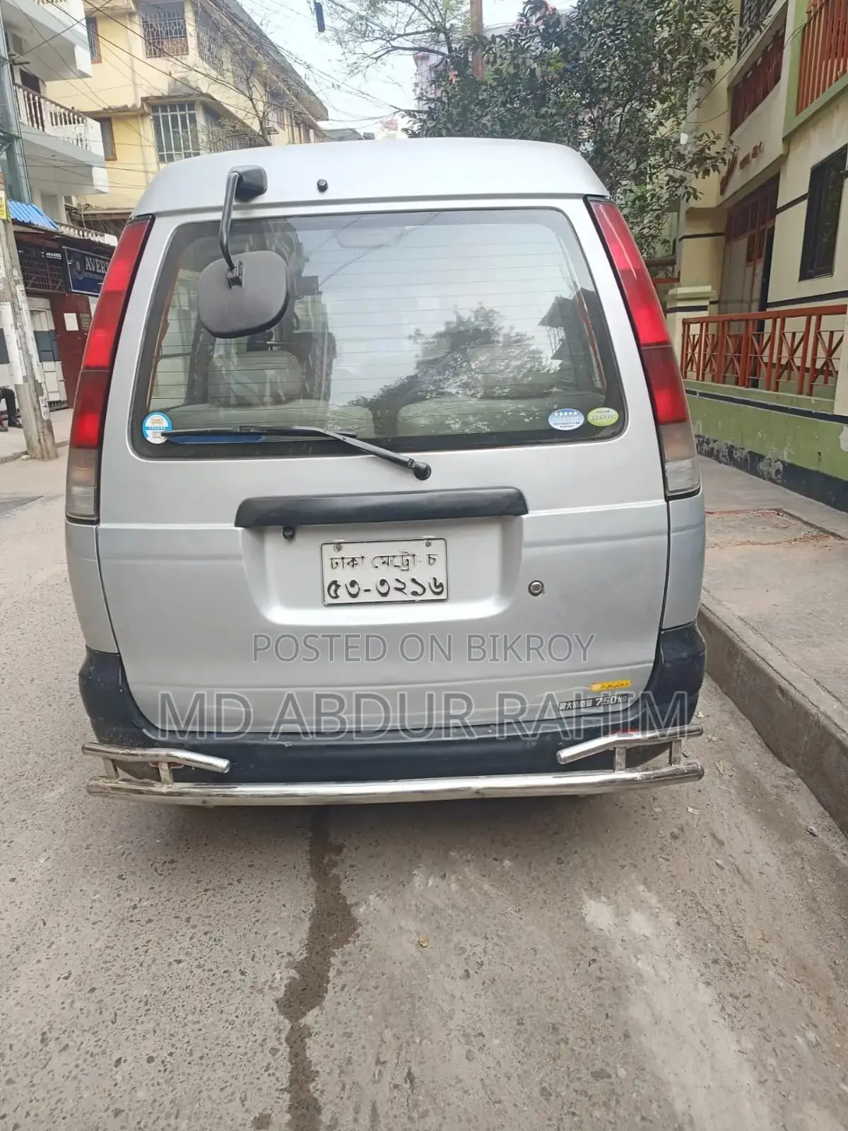 Toyota Noah 2006