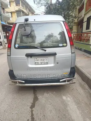 Toyota Noah 2006
