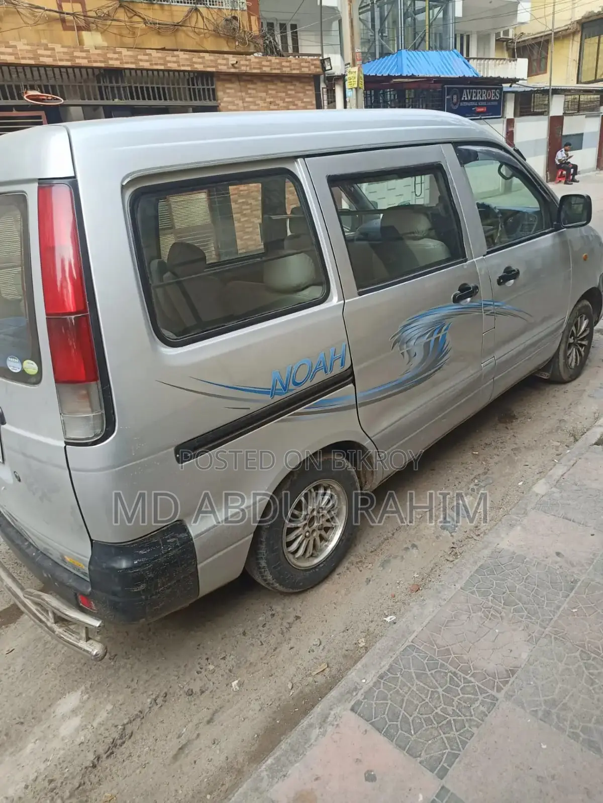 Toyota Noah 2006