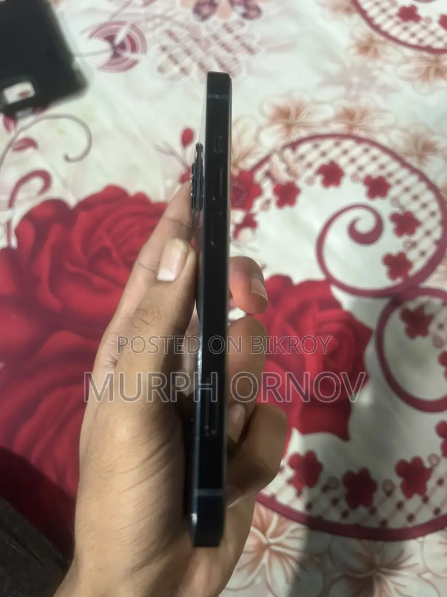 Apple iPhone 13 (Used)