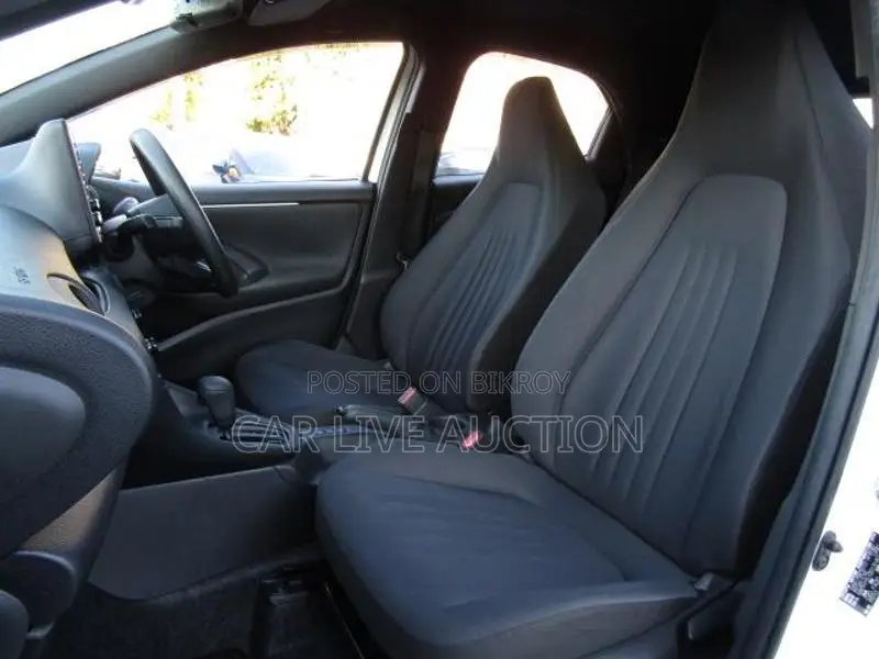 Toyota Yaris Hybrid X pre order 2021