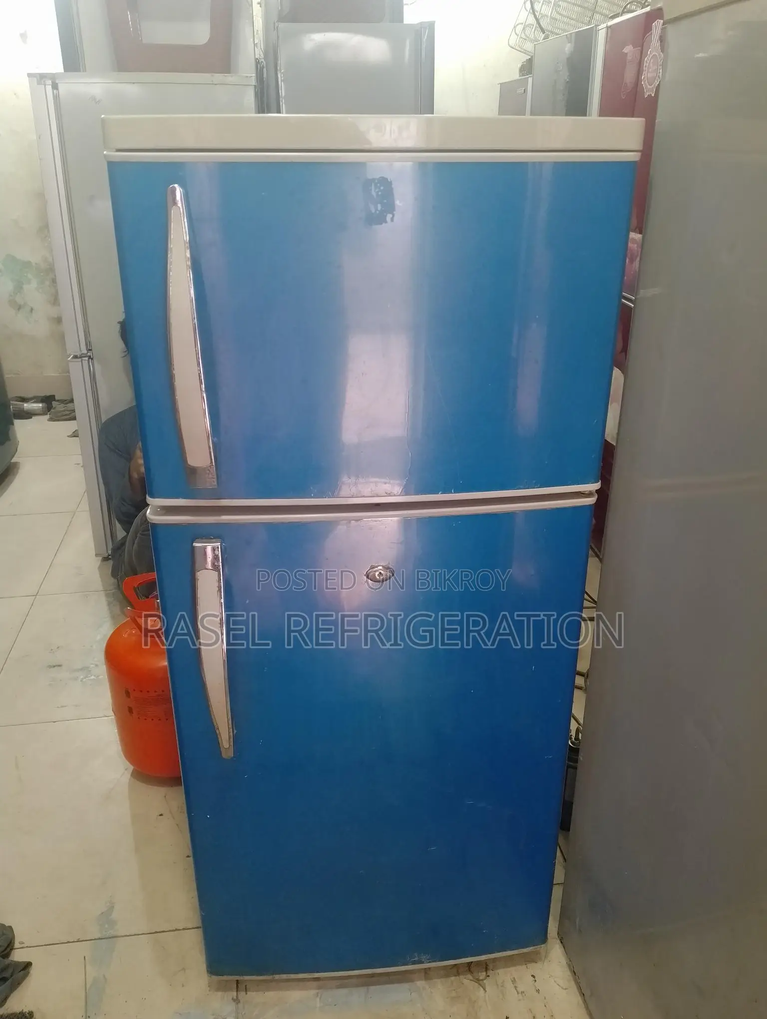 9 Cubic Feet Refrigerator for sale, everything is original.