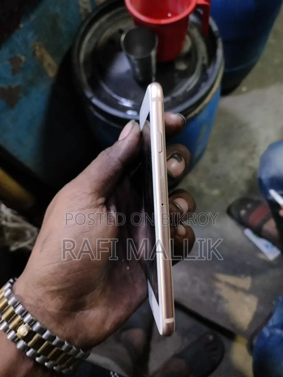 Apple iPhone 8 (Used)