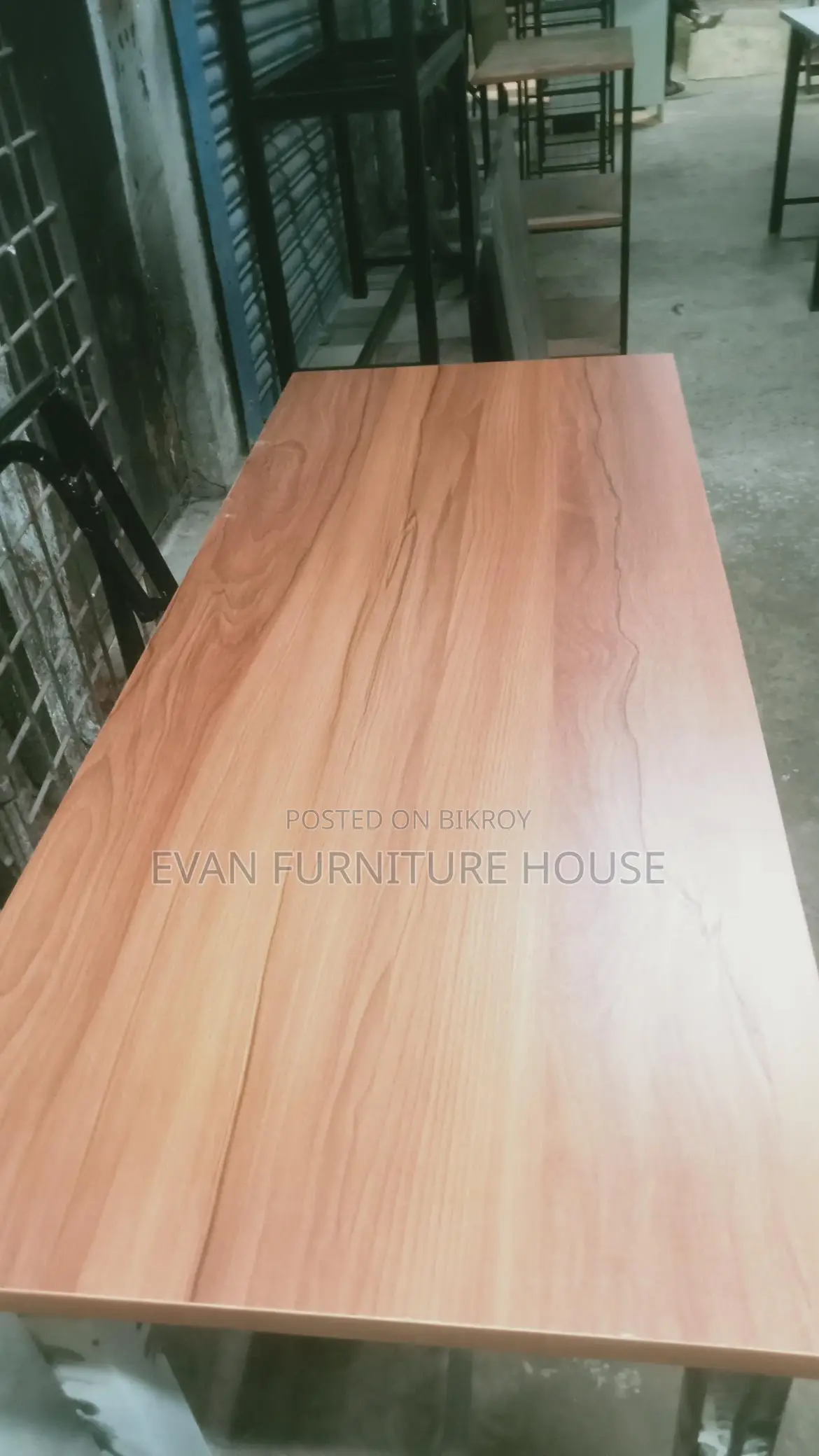 20/48 Table