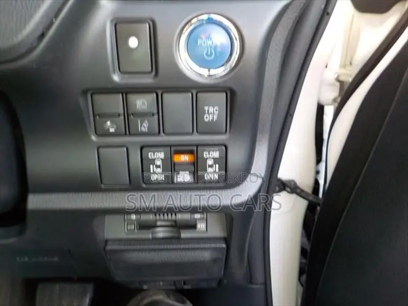 Toyota Esquire Hybrid Gi Pearl 2020