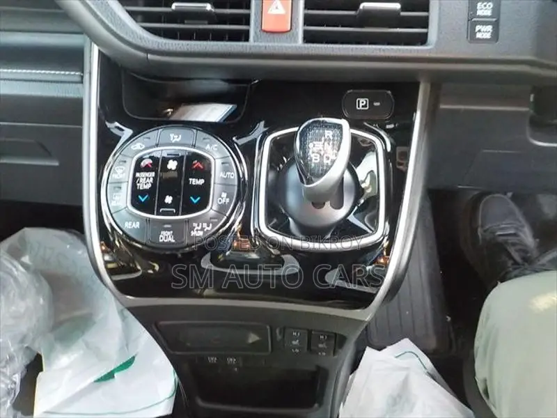 Toyota Esquire Hybrid Gi Pearl 2020