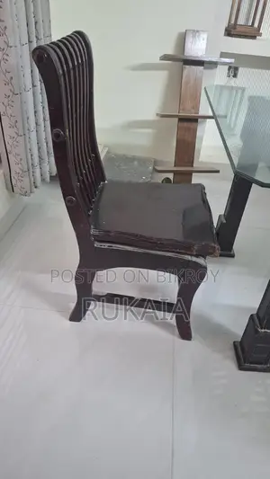 ডাইনিং টেবিল এবং চেয়ার