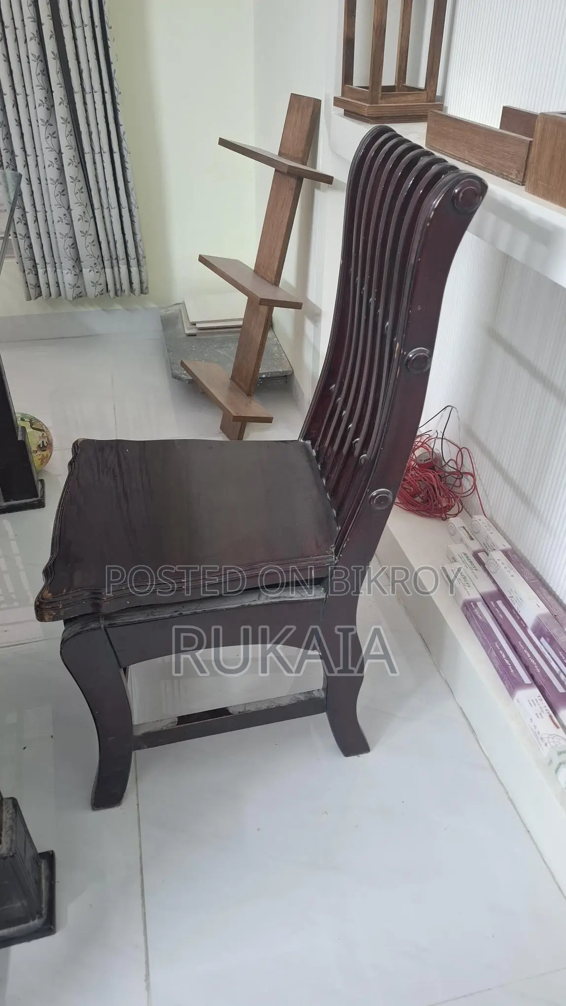 ডাইনিং টেবিল এবং চেয়ার
