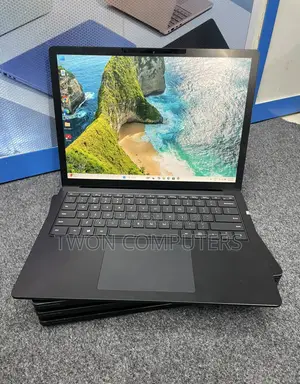 16/256 GB Microsoft Surface laptop 3 i5-10th Generation A+