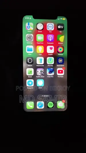 Apple iPhone 11 . (Used)