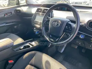 Toyota Prius S 2021