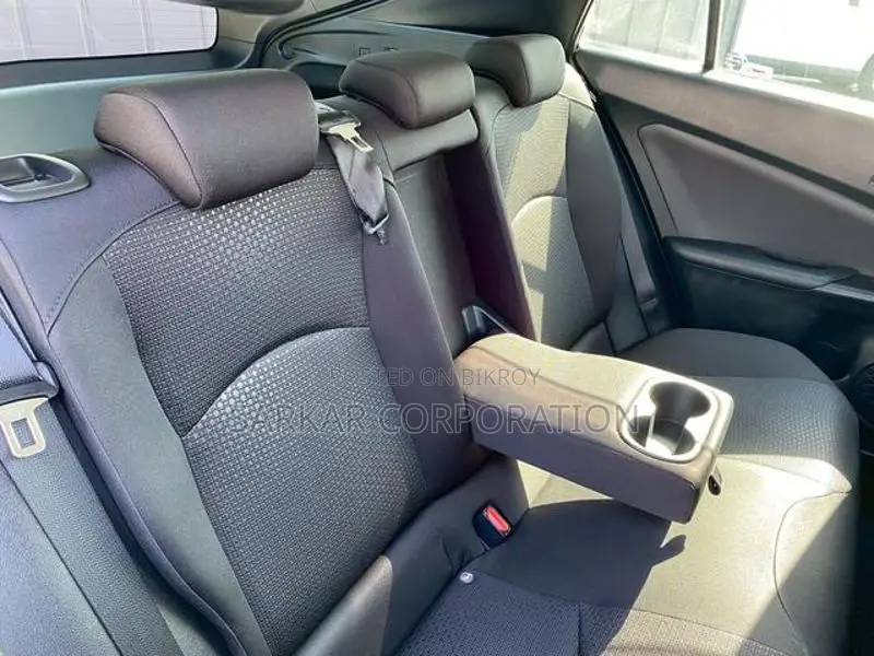 Toyota Prius S 2021