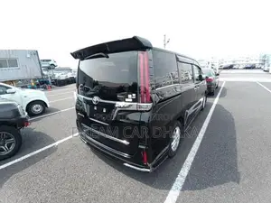 Toyota Esquire 2020