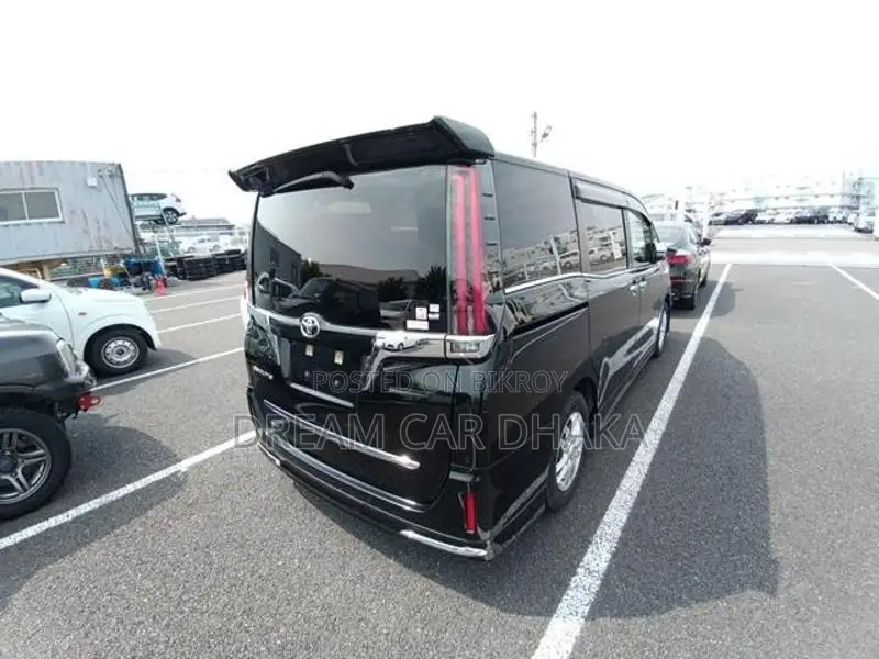 Toyota Esquire 2020