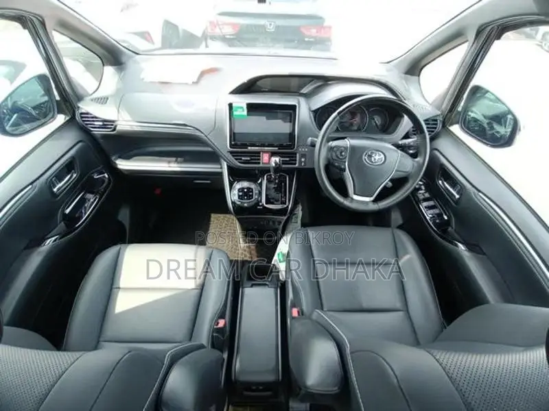 Toyota Esquire 2020
