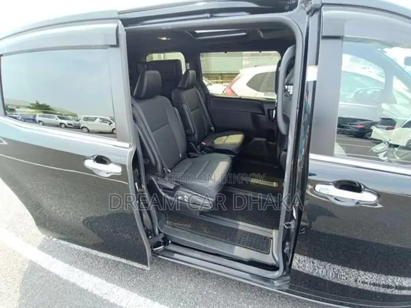 Toyota Esquire 2020
