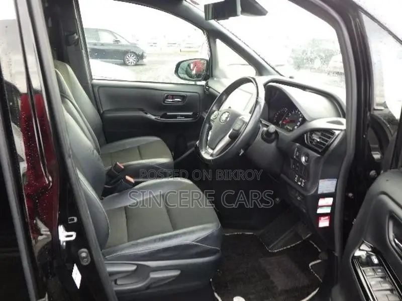 Toyota Noah SI WXB NON-HYBRID 2021