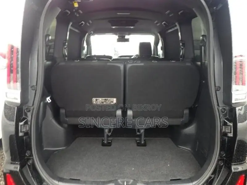 Toyota Noah SI WXB NON-HYBRID 2021