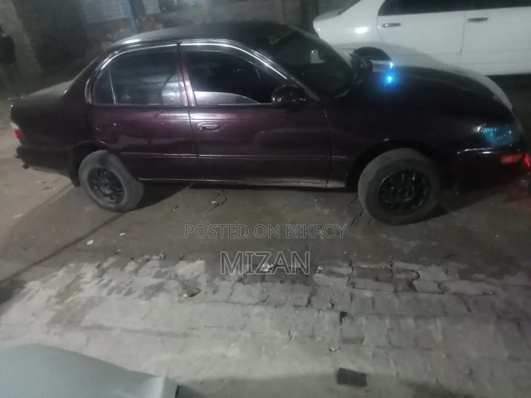 Toyota Corolla . 1996
