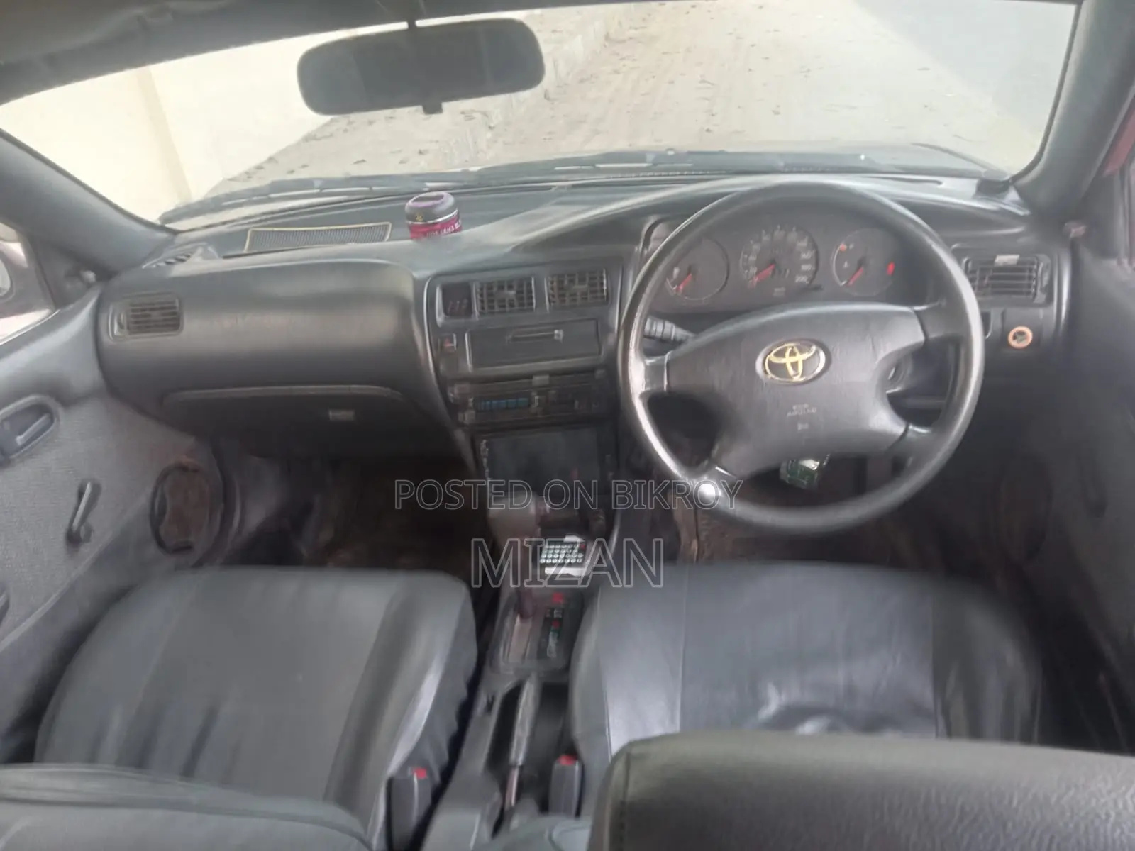Toyota Corolla . 1996