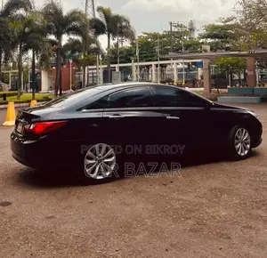 Hyundai Sonata Luxury Sedan Sunroof 2011