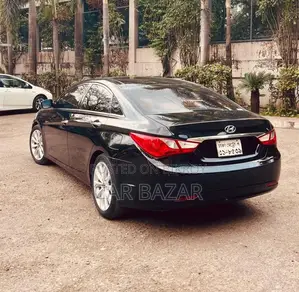 Hyundai Sonata Luxury Sedan Sunroof 2011