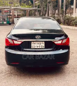 Hyundai Sonata Luxury Sedan Sunroof 2011
