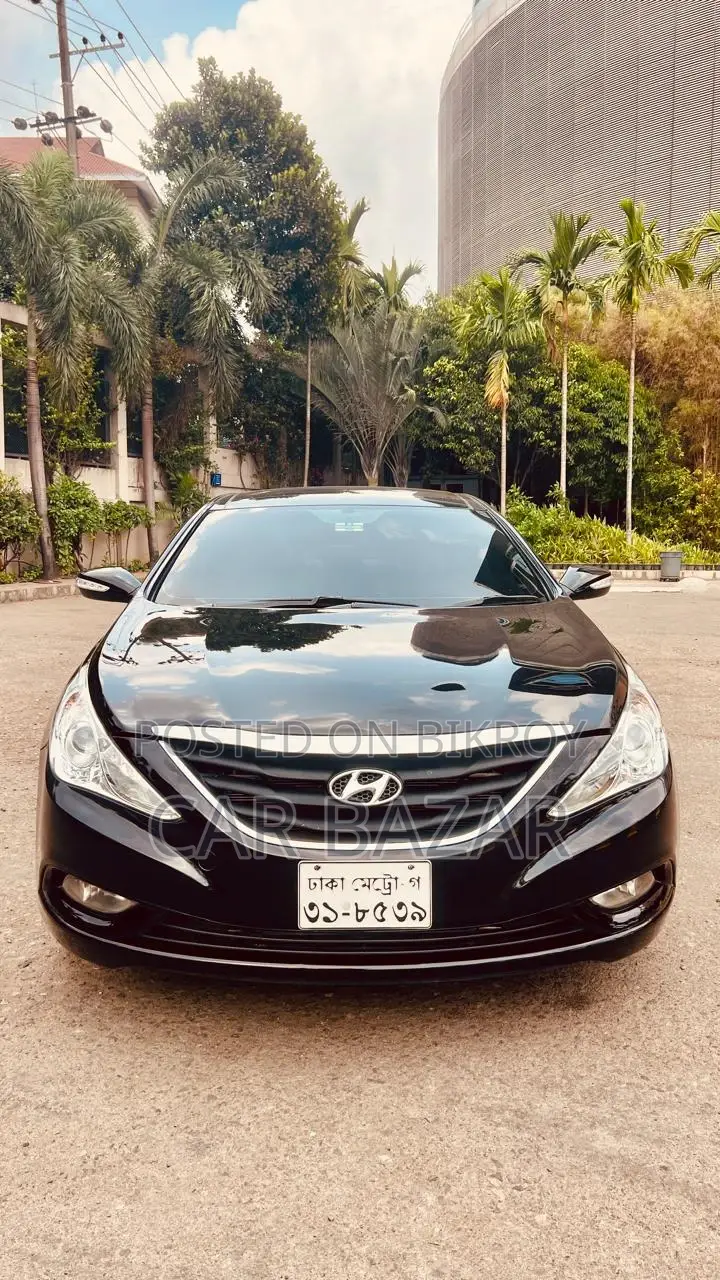 Hyundai Sonata Luxury Sedan Sunroof 2011