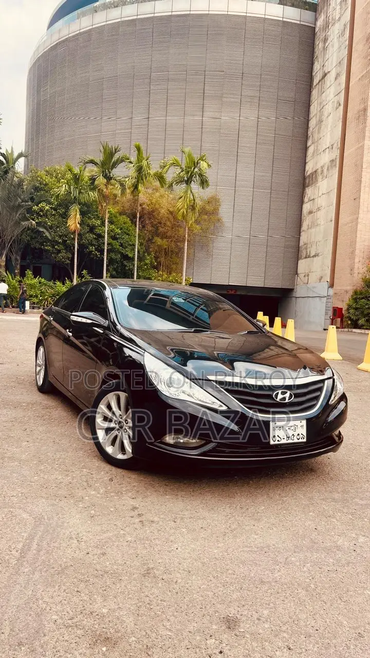 Hyundai Sonata Luxury Sedan Sunroof 2011