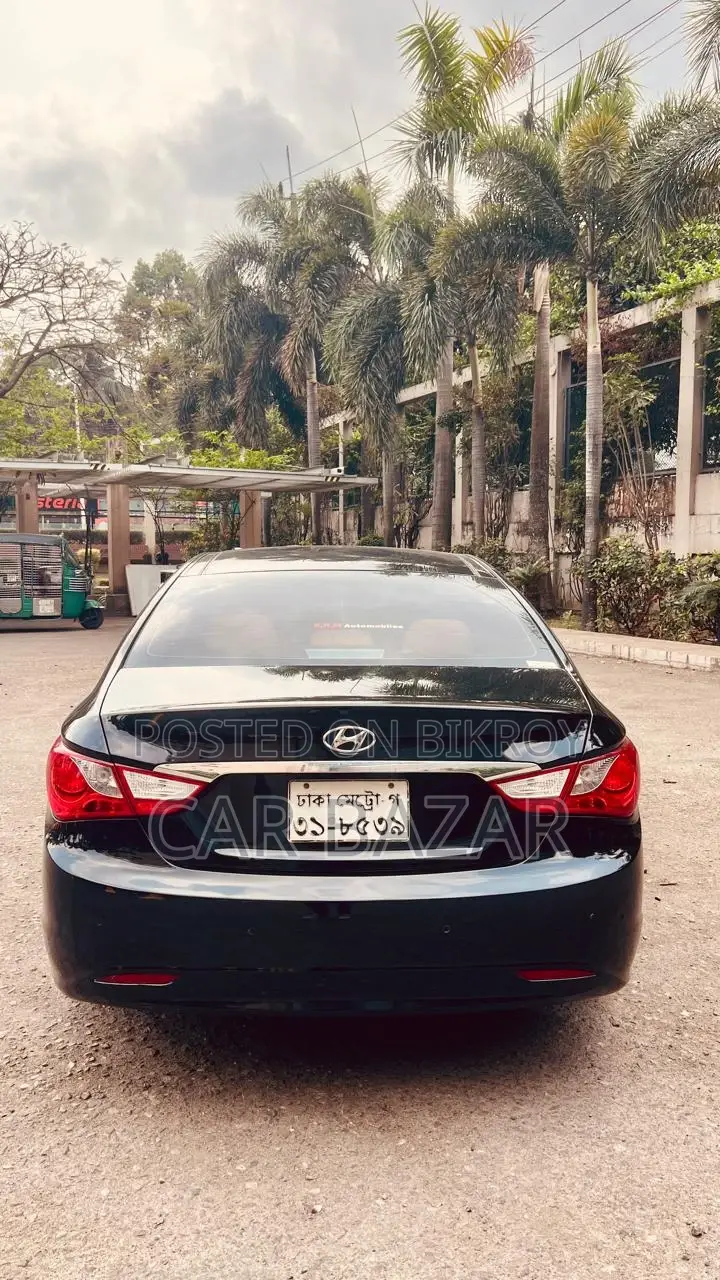 Hyundai Sonata Luxury Sedan Sunroof 2011