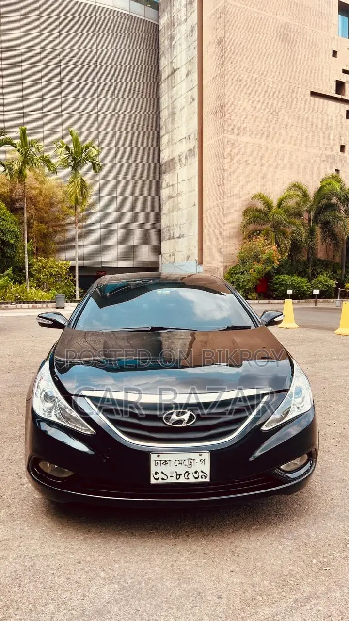Hyundai Sonata Luxury Sedan Sunroof 2011