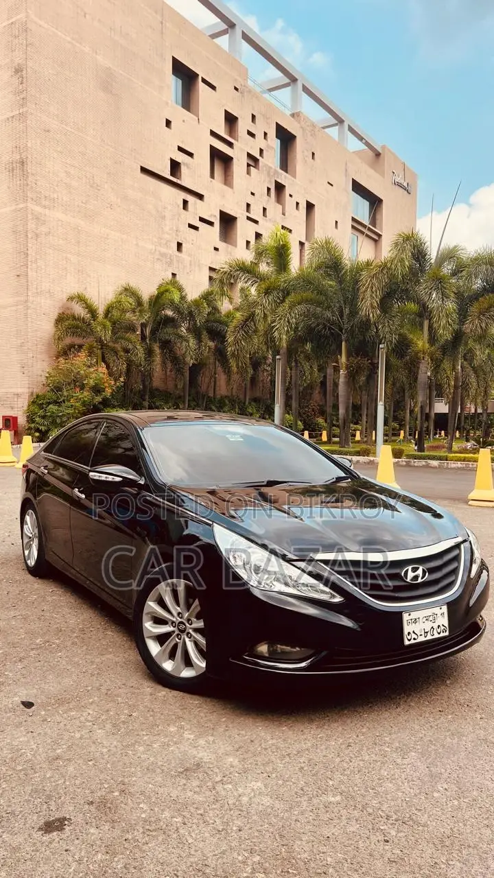 Hyundai Sonata Luxury Sedan Sunroof 2011